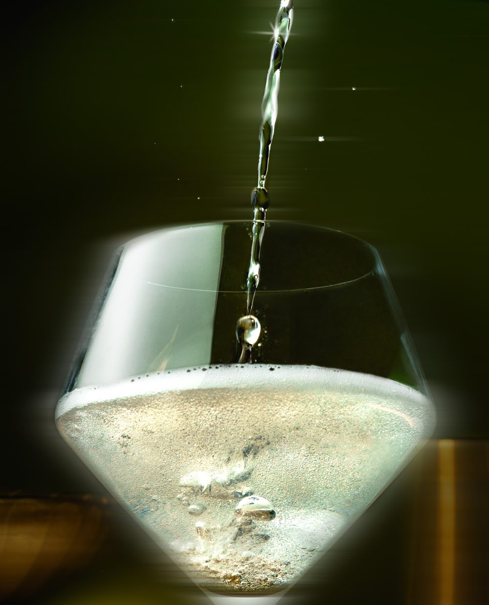 Sparkling pour by Acros Studio